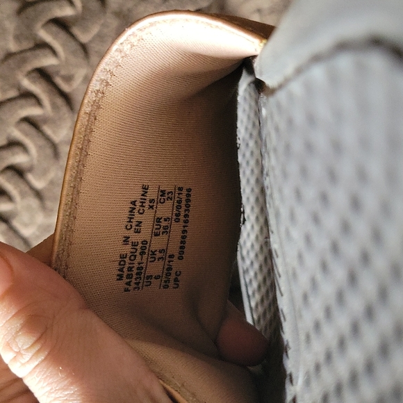 Nike slides size 6 gold - Picture 4 of 4